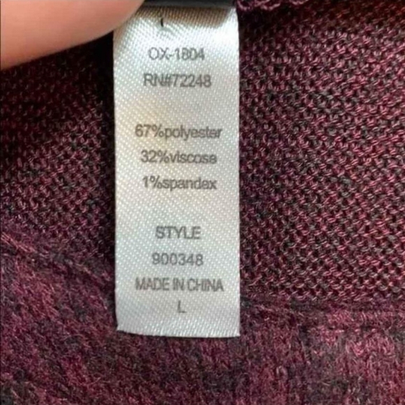 Size Lg Women's lightweight asymmetrical sweater from Felina - Picture 5 of 7